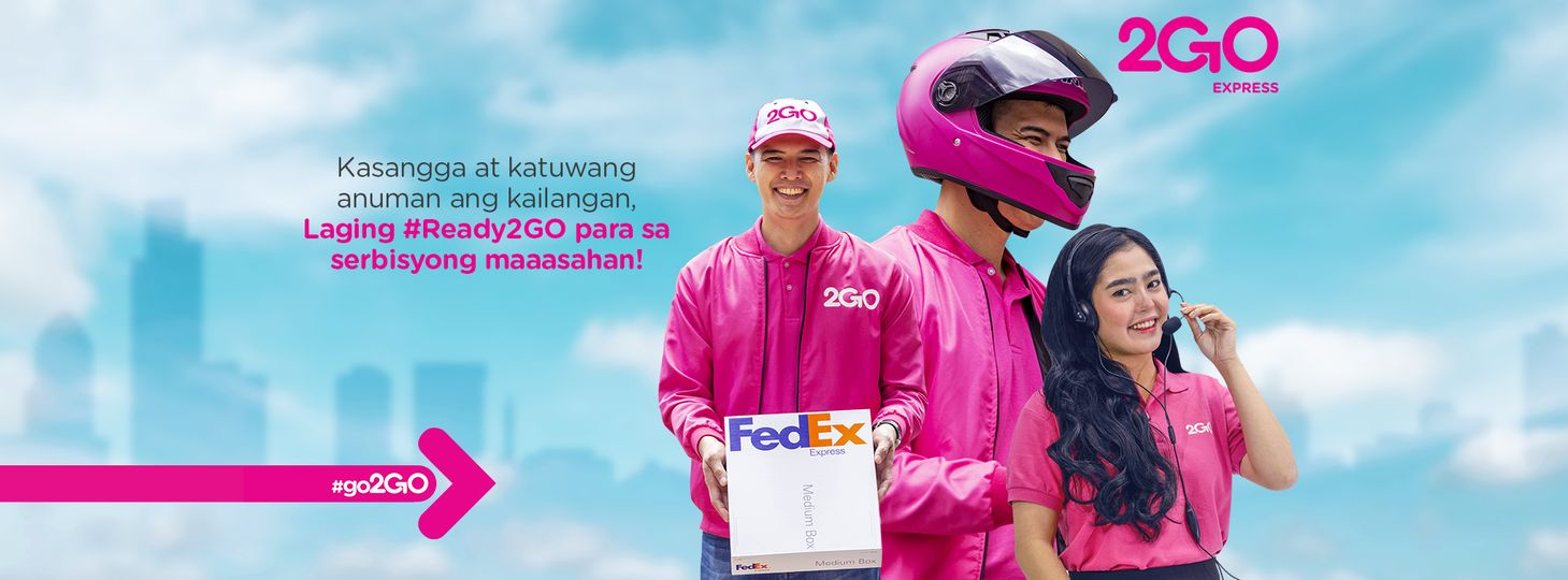 Team collaborating over shipment dashboard